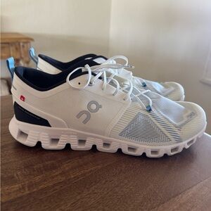 ON M CLOUD X 3 SHIFT